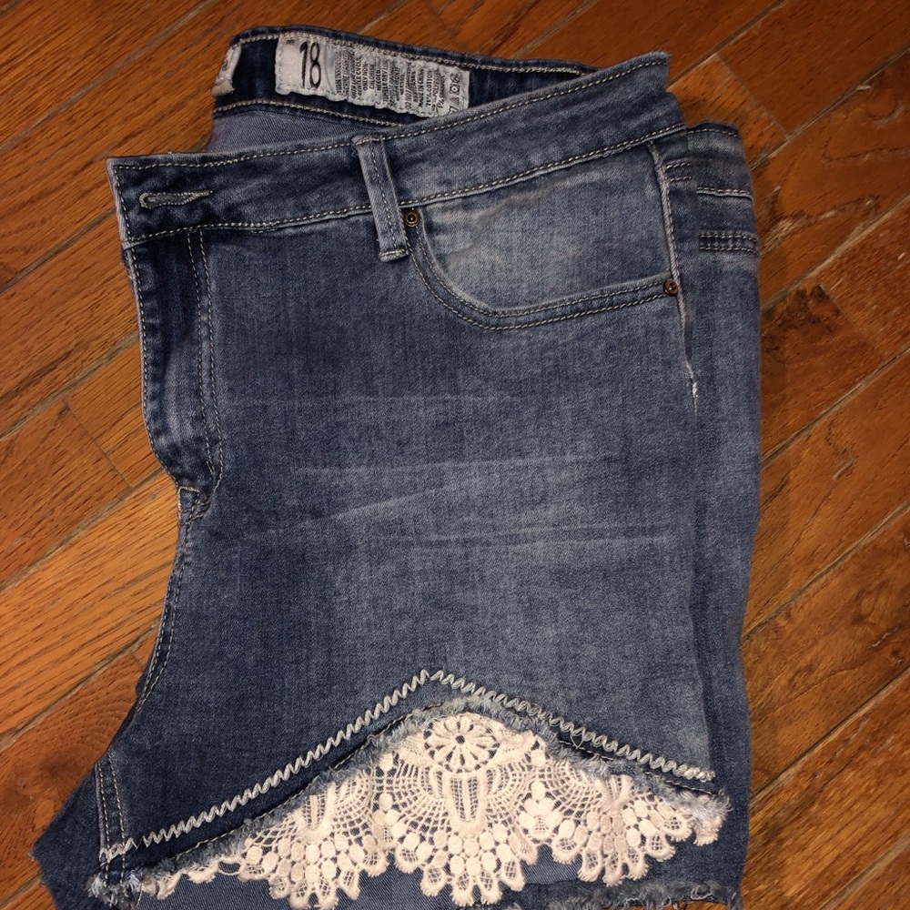 Crochet hem jean shorts